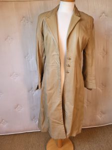 Coat Gossip Vintage leather size medium.